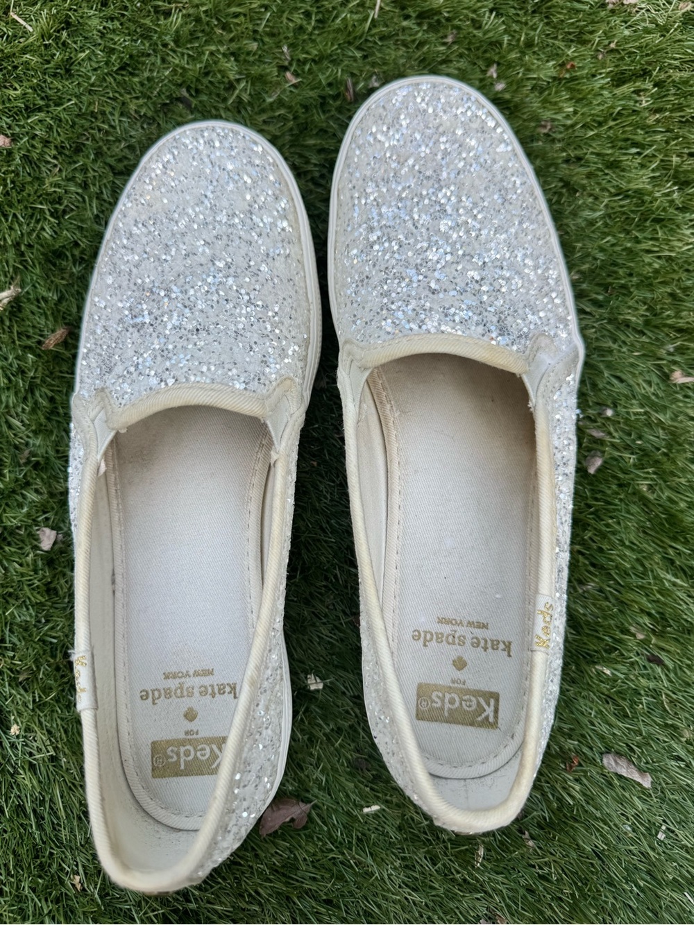 Keds x kate spade Women’s Ivory Silver Glitter Slip-On Sneakers 8